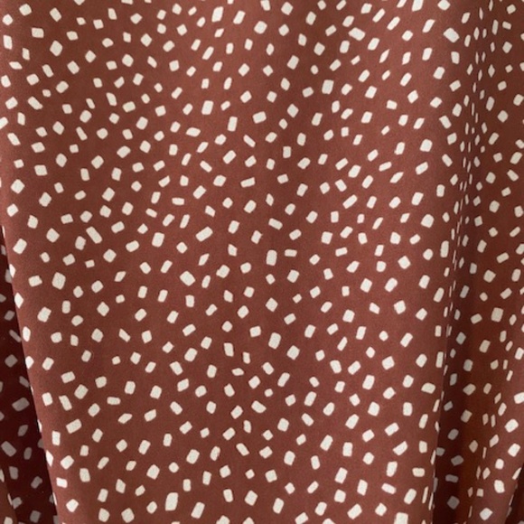 Express Cropped Ruched Sleeve Blouse - Picture 3 of 4